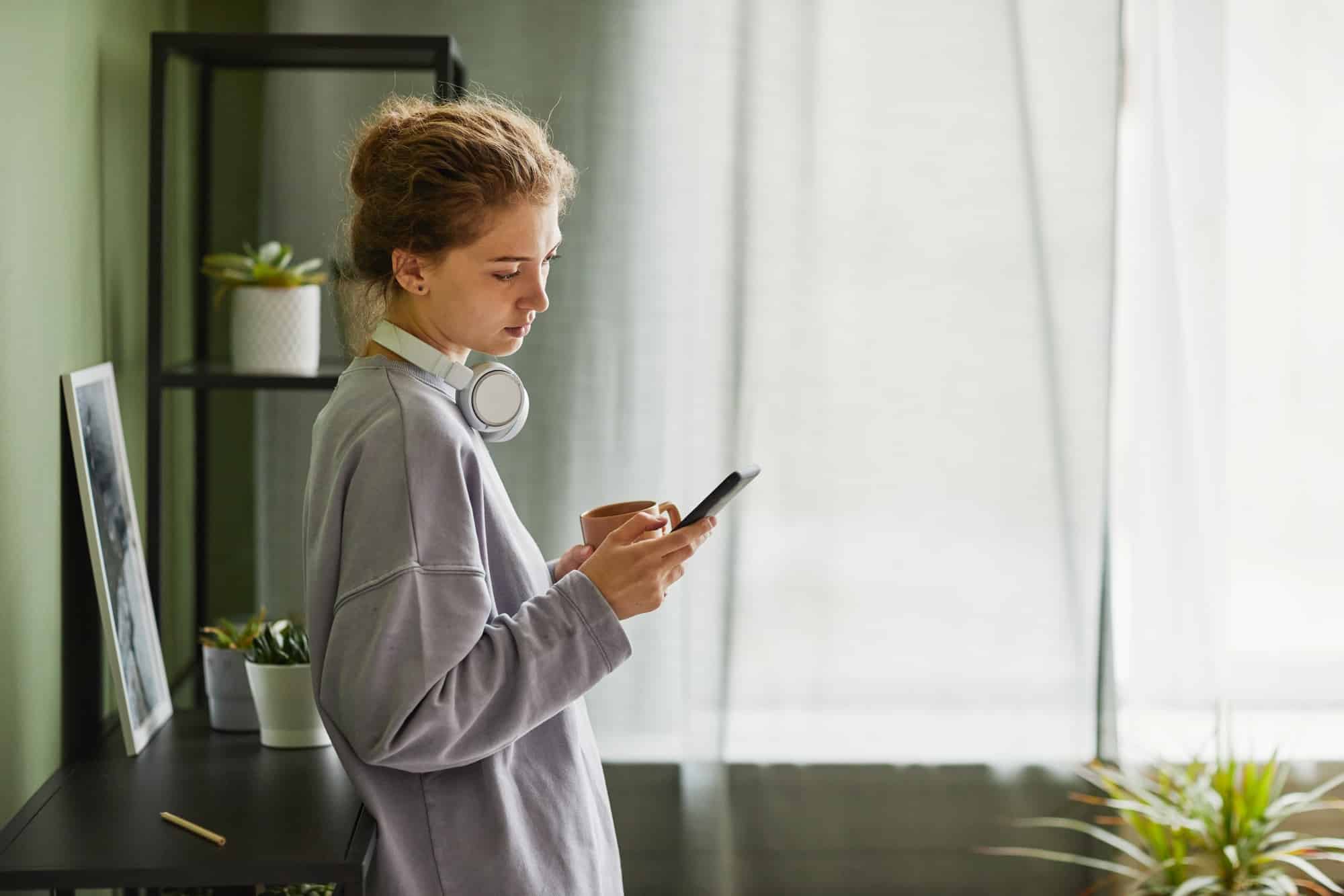 Girl listening to music on the phone