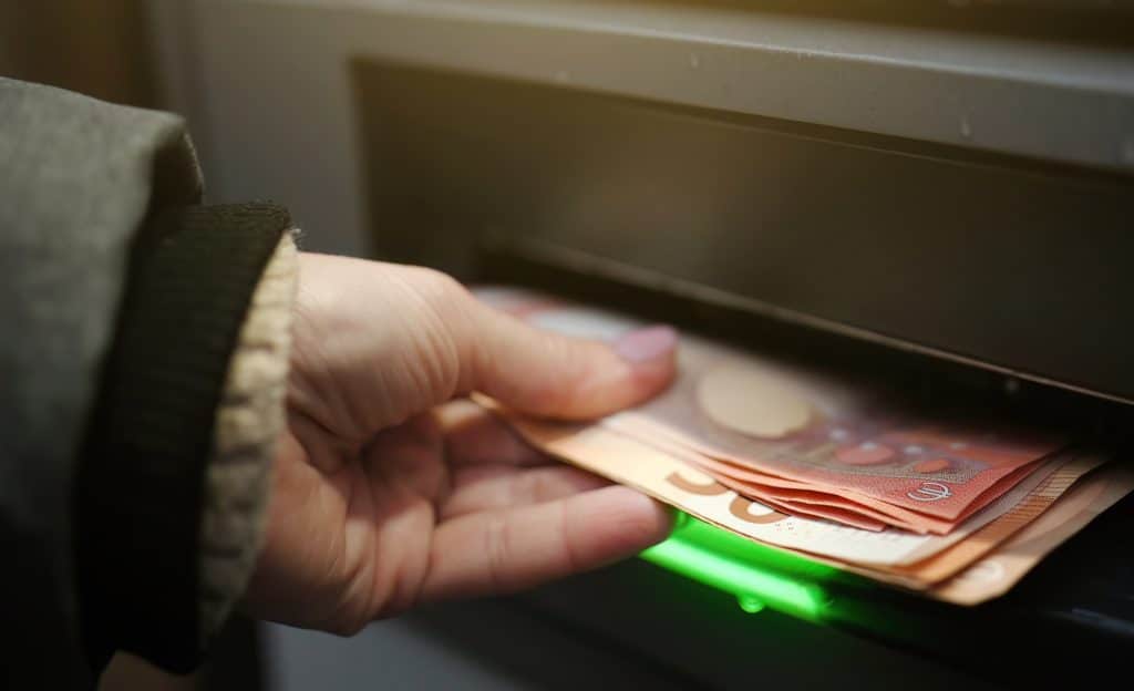 Girl get from cash machine euro money
